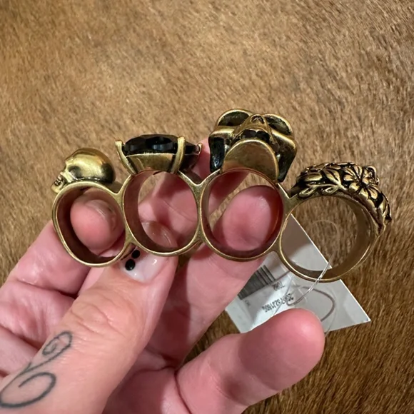 Alexander McQueen Knuckle Ring - Picture 4 of 8